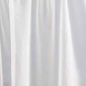 Fehér batisz kész függöny 10114 arany fehér beszövéssel 110x120cm bújtatós