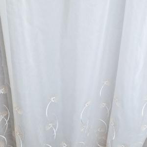 Fehér sable kész függöny barack színű hímzett bordűrrel 170x190cm