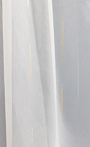 Fehér batisz kész függöny 10114 arany beszövéssel 130x120cm bújtatós