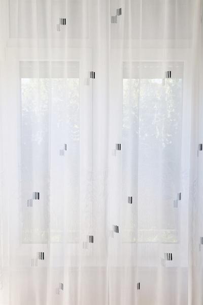 Fehér sable kész függöny antracit négyzetes mintás 120x140cm
