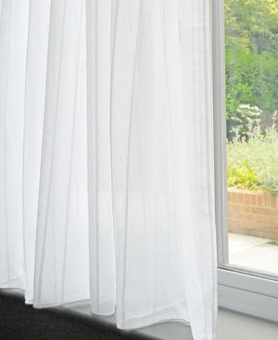 Fehér sable kész függöny hosszában csíkos mintás 175x250cm