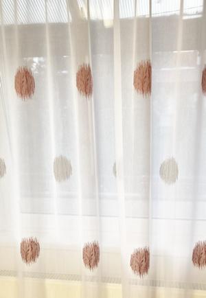 Fehér sable kész függöny P88 bordó szürkésdrapp mintával 160x300cm