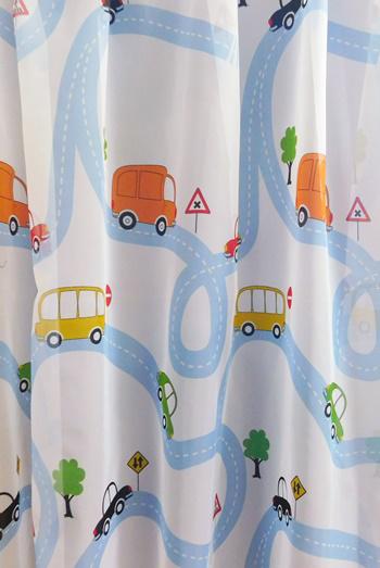 Fehér voila fényáteresztő gyerek kész függöny autó autópálya 250x300cm