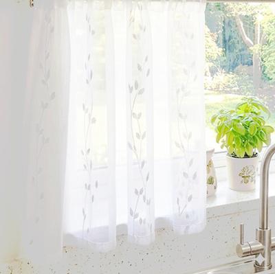 Fehér voila kész függöny fehér mintás Futó leveles 50x90cm
