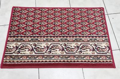 Kész szőnyeg nyírt bordó mintás kb: 48x80cm