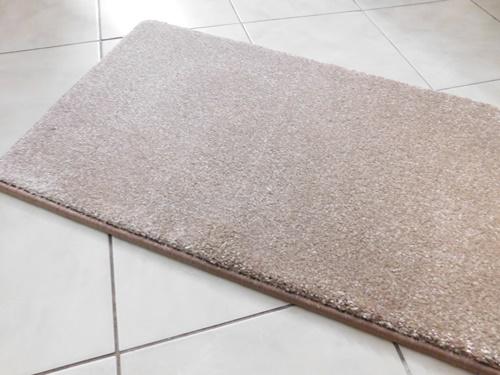 Komfortos lábtörlő kis szőnyeg puha drapp kb:35x50cm