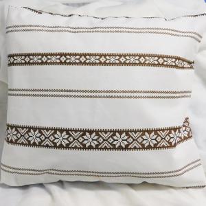 Barna mintás pamutvászon díszpárna 33x33cm