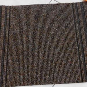 Barna szennyfogó szőnyeg maradék kb: 68x75cm