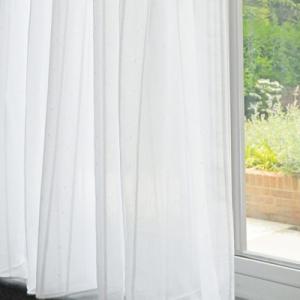 Fehér sable kész függöny hosszában csíkos mintás 175x250cm