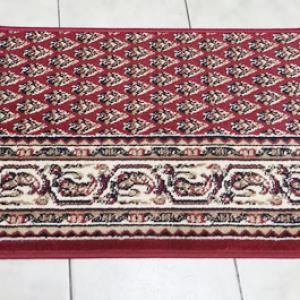Kész szőnyeg nyírt bordó mintás kb: 48x80cm