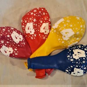 4-es évszámos gumi lufi több szinben