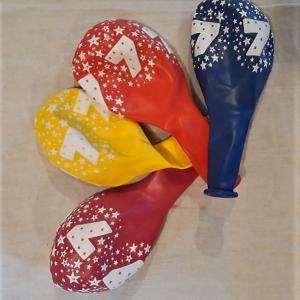 7-es évszámos gumi lufi