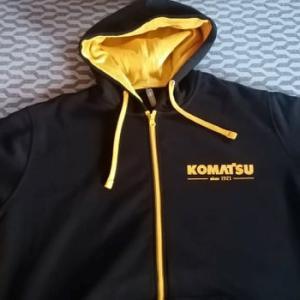 Komatsu mintás pulcsi