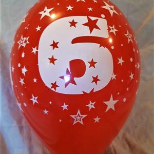 6-os évszámos gumi lufi több szinben