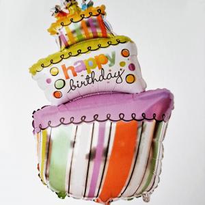 Dőlő torta alakos fólia lufi