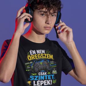 Én nem öregszem - Gamer szülinapi mintás póló