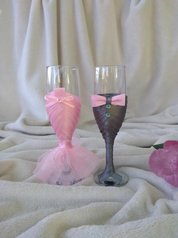 Díszített pezsgős pohár, rózsaszín, szürke
