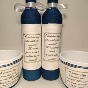 Kék szülőköszöntő pálinkásüveg kaspóval(v)