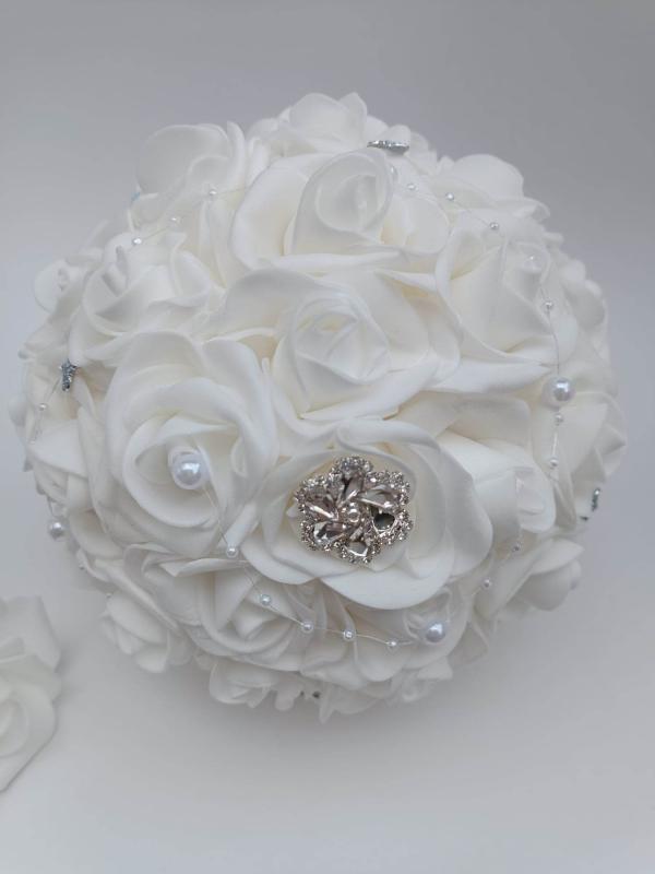 Fehér rózsa menyasszonyi csokor