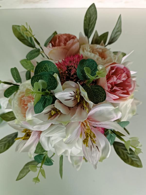 Menyasszonyi csokor, vegyes virágból