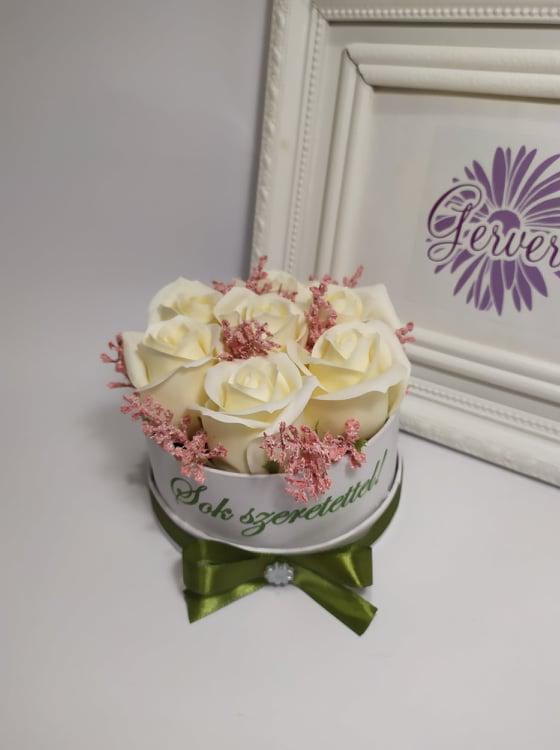 Mini virágbox, krém színű szappan rózsa