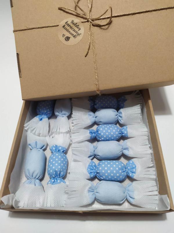 Retró textil szaloncukor, világoskék, pöttyös díszdobozban