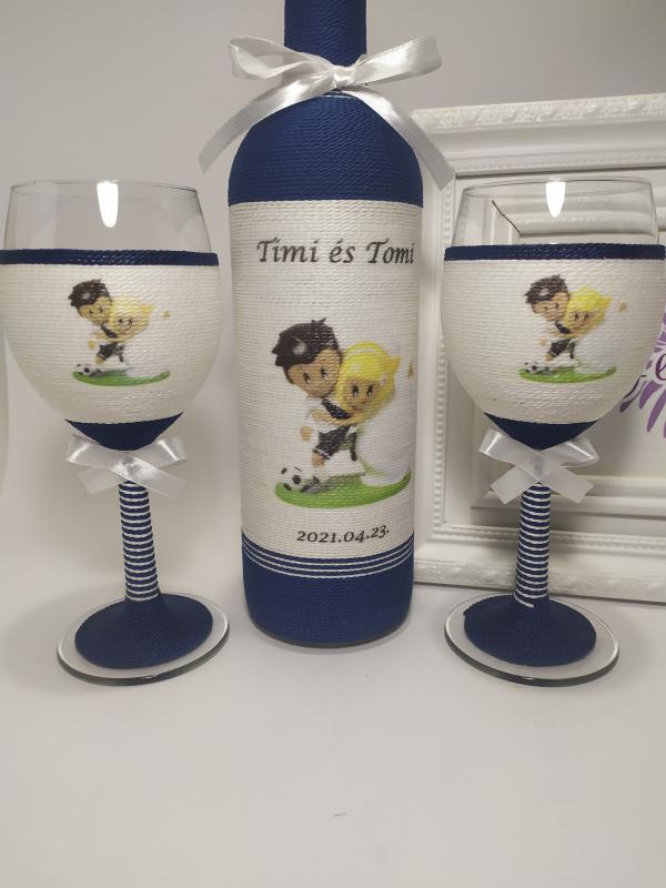 Szülőköszöntő borosüveg és borospohár, focis