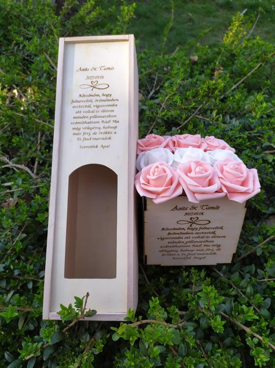Szülőköszöntő bortartó és fa virágbox, választható színű rózsával