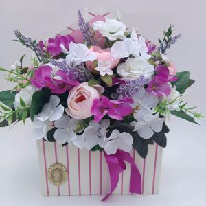 Boríték alakú virágbox ,pink, fehér