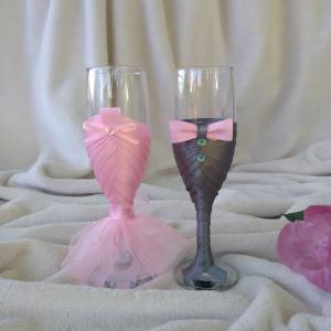 Díszített pezsgős pohár, rózsaszín, szürke