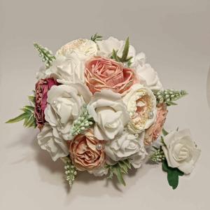 Menyasszonyi csokor rózsából, fehér, rózsaszín, mályva
