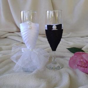 Pezsgős pohár esküvőre, gombos