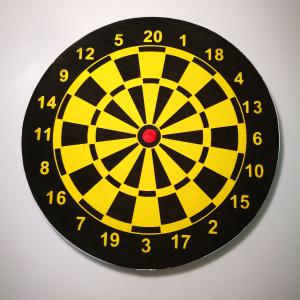 Darts tábla és 8 db nyíl.