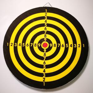 Darts tábla és 8 db nyíl.