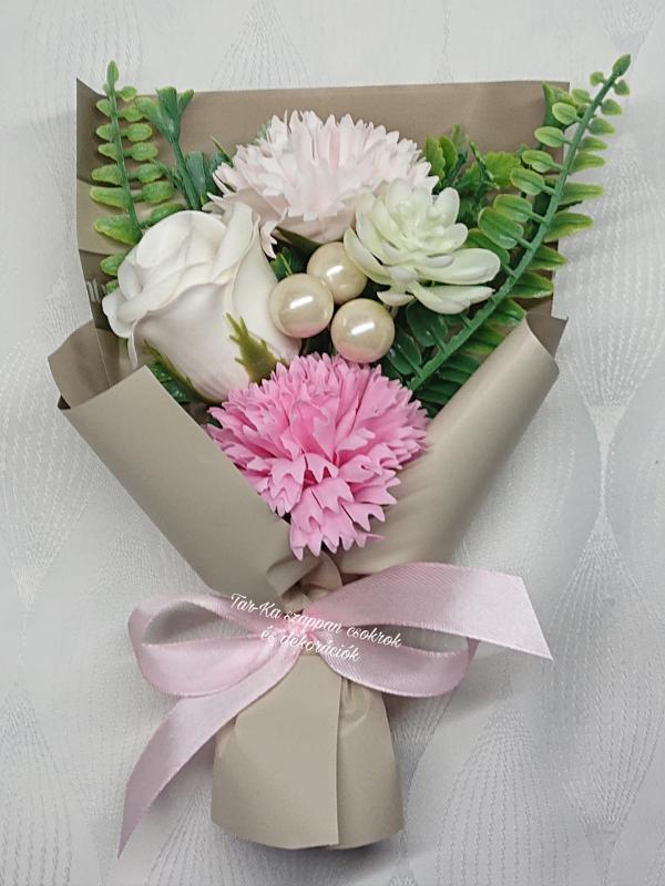 3 szálas szappanvirág csokor díszdobozban