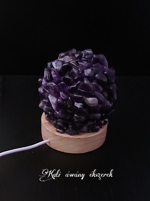 Ametiszt ásvány lámpa fa talppal