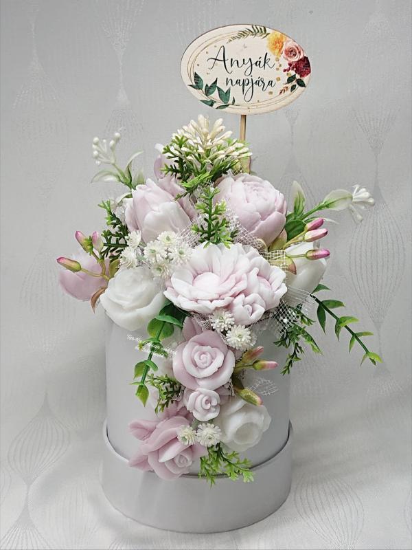 Anyák napi különleges szappanvirág csokor