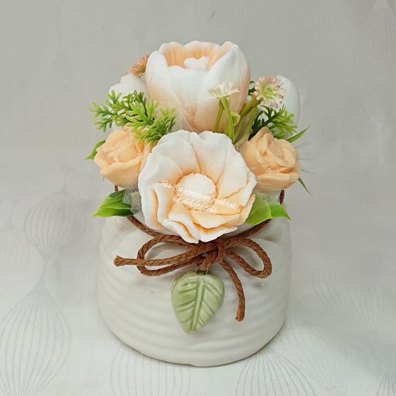 Barack - fehér szappanvirág csokor zöld leveles kaspóban