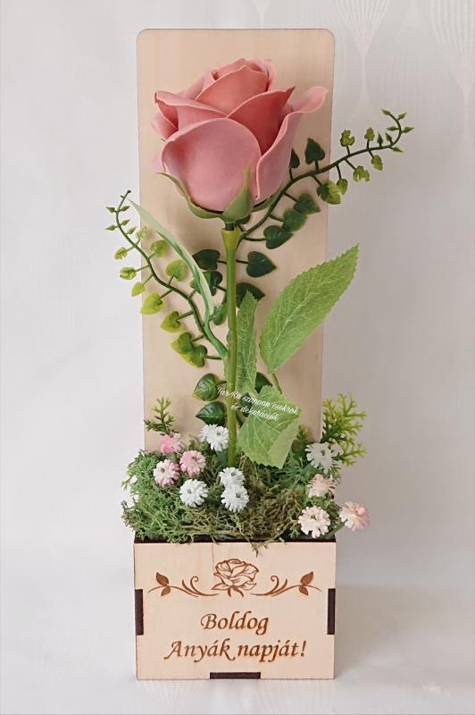 Boldog Anyák napját! szappanrózsa fa dobozban