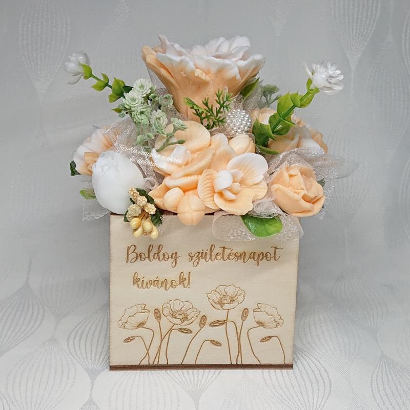 Boldog születésnapot kívánok! szappanvirág csokor