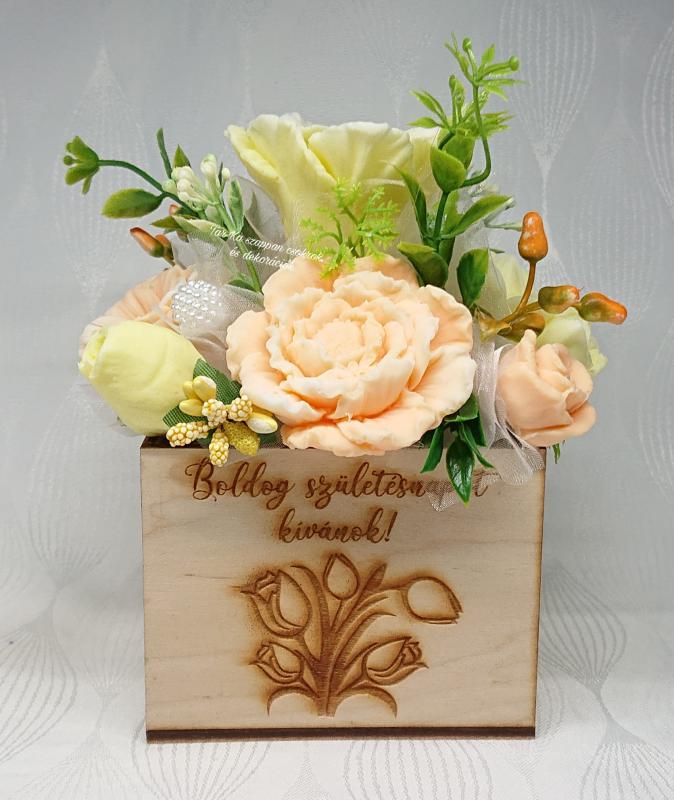 Boldog születésnapot kívánok! szappanvirág csokor