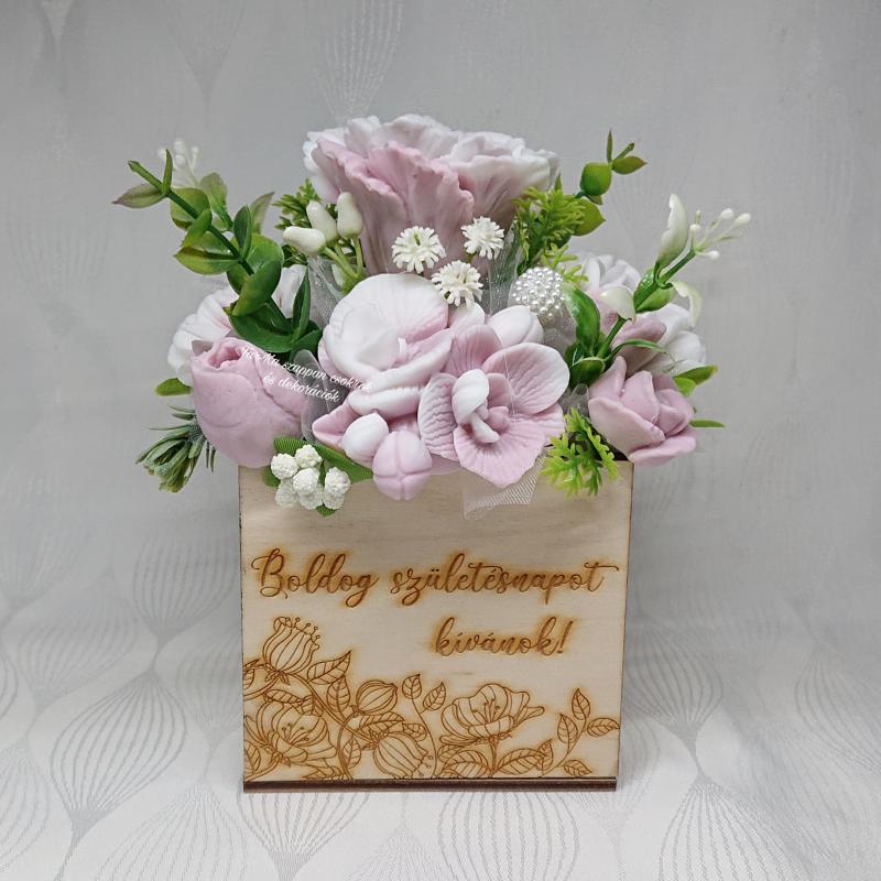 Boldog születésnapot kívánok! szappanvirág csokor