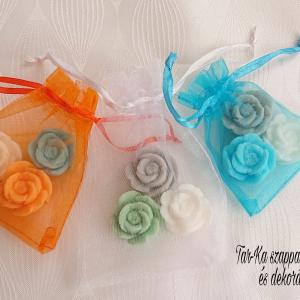3 darabos rózsa szappan dísz organza szatyorral