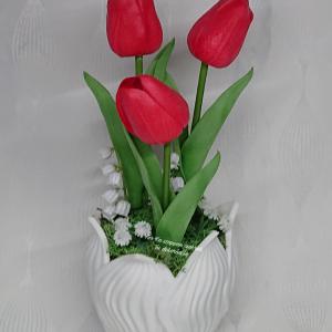 3 szál élethű tulipán csokor harangvirággal