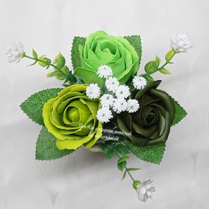 3 szál szappanrózsa vázában