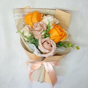 7 szálas szappanrózsa csokrok díszdobozban