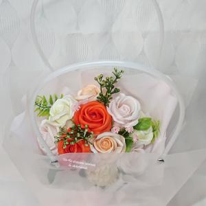 9 szálas szappanrózsa csokor átlátszó tasakban