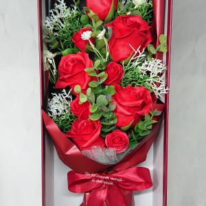 9 szálas vörös szappanrózsa csokor díszdobozban
