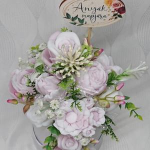 Anyák napi különleges szappanvirág csokor