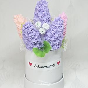 Anyák napi orgona szappanvirág csokor